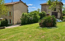 CHAPONOST – OUEST LYONNAIS Ancien corps de ferme – 210 m² habitables – 6/7 chambres – Dépendance – Terrain clos et arboré de 3 286 m²
