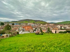 Dpt Rhône (69), au coeur de Pontcharra, terrain de 750 m2 totalement viabilisé pour 2 maisons.