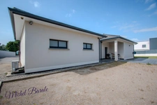 Maison moderne, de plain-pied, 6 pièces sur 1200m2 de terrain à VERNIOZ (38)