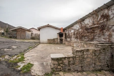 Dpt Rhône (69), à vendre AVEIZE,  Ferme, 4 chambres et nombreuses dépendances   