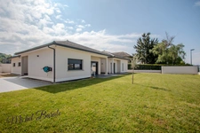 Maison moderne, de plain-pied, 6 pièces sur 1200m2 de terrain à VERNIOZ (38)