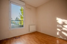 Appartement Tassin-la-Demi-Lune – 38 m² avec terrasse, idéalement situé,  garage possible.