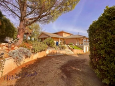 CHAVANAY – MAISON FAMILIALE 233 M² – 5 CHAMBRES – ESPACE INDÉPENDANT – PISCINE – SANS VIS-À-VIS