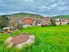 Dpt Rhône (69), au coeur de Pontcharra, terrain de 750 m2 totalement viabilisé pour 2 maisons.