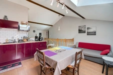 CHAPONOST – OUEST LYONNAIS Ancien corps de ferme – 210 m² habitables – 6/7 chambres – Dépendance – Terrain clos et arboré de 3 286 m²