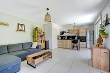 Sainte-Foy-lès-Lyon – Appartement T3 de 66 m² avec jardin privatif de 108 m², terrasse, balcon et garage
