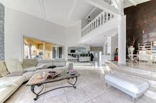 7-room house of 200 m² located in Dardilly, with swimming pool and grounds of over 3,000 m²