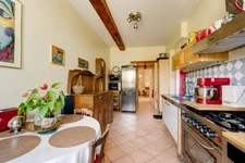 CHAPONOST – OUEST LYONNAIS Ancien corps de ferme – 210 m² habitables – 6/7 chambres – Dépendance – Terrain clos et arboré de 3 286 m²