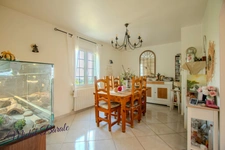 CHAVANAY – MAISON FAMILIALE 233 M² – 5 CHAMBRES – ESPACE INDÉPENDANT – PISCINE – SANS VIS-À-VIS