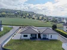 Maison moderne, de plain-pied, 6 pièces sur 1200m2 de terrain à VERNIOZ (38)