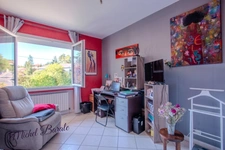 DARDILLY – PROPRIÉTÉ FAMILIALE DE 222 M² – 6 CHAMBRES – T2 INDÉPENDANT – TERRAIN DE 1 647 M² – VUE PANORAMIQUE