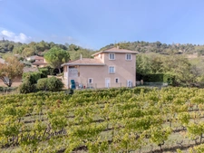 CHAVANAY – MAISON FAMILIALE 233 M² – 5 CHAMBRES – ESPACE INDÉPENDANT – PISCINE – SANS VIS-À-VIS