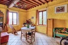 CHAPONOST – OUEST LYONNAIS Ancien corps de ferme – 210 m² habitables – 6/7 chambres – Dépendance – Terrain clos et arboré de 3 286 m²
