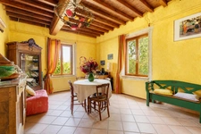 CHAPONOST – OUEST LYONNAIS Ancien corps de ferme – 210 m² habitables – 6/7 chambres – Dépendance – Terrain clos et arboré de 3 286 m²