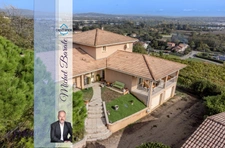 CHAVANAY – MAISON FAMILIALE 233 M² – 5 CHAMBRES – ESPACE INDÉPENDANT – PISCINE – SANS VIS-À-VIS