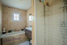 CHAVANAY – MAISON FAMILIALE 233 M² – 5 CHAMBRES – ESPACE INDÉPENDANT – PISCINE – SANS VIS-À-VIS