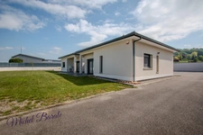 Maison moderne, de plain-pied, 6 pièces sur 1200m2 de terrain à VERNIOZ (38)