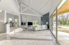 7-room house of 200 m² located in Dardilly, with swimming pool and grounds of over 3,000 m²