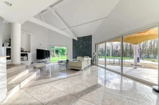 7-room house of 200 m² located in Dardilly, with swimming pool and grounds of over 3,000 m²