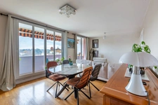 Appartement  82m2, 5 pièces à SAINTE FOY LES LYON avec grand balcon et cave