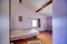 CHAPONOST – OUEST LYONNAIS Ancien corps de ferme – 210 m² habitables – 6/7 chambres – Dépendance – Terrain clos et arboré de 3 286 m²