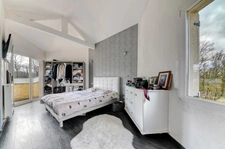 7-room house of 200 m² located in Dardilly, with swimming pool and grounds of over 3,000 m²