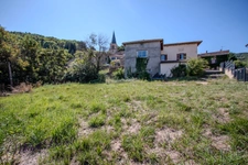 Ancienne ferme : 205m2 habitables, 5 chambres sur terrain de 16.000m2 à MONTROMANT (69)