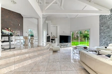 7-room house of 200 m² located in Dardilly, with swimming pool and grounds of over 3,000 m²