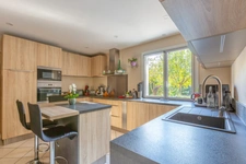 LA TOUR-DE-SALVAGNY – MAISON DE 178 M², 5 CHAMBRES ET PISCINE CHAUFFÉE