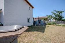 Grézieu-la-Varenne centre – Maison récente avec jardin, piscine et grand garage