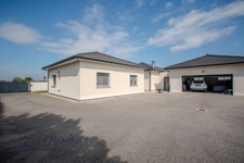 Maison moderne, de plain-pied, 6 pièces sur 1200m2 de terrain à VERNIOZ (38)