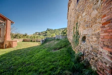 Ancienne ferme : 205m2 habitables, 5 chambres sur terrain de 16.000m2 à MONTROMANT (69)