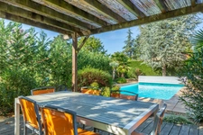 LA TOUR-DE-SALVAGNY – MAISON DE 178 M², 5 CHAMBRES ET PISCINE CHAUFFÉE