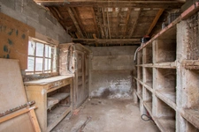 Dpt Rhône (69), à vendre AVEIZE,  Ferme, 4 chambres et nombreuses dépendances   