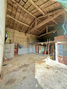 Dpt Rhône (69), à vendre AVEIZE,  Ferme, 4 chambres et nombreuses dépendances   