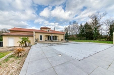 7-room house of 200 m² located in Dardilly, with swimming pool and grounds of over 3,000 m²