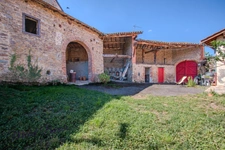 Ancienne ferme : 205m2 habitables, 5 chambres sur terrain de 16.000m2 à MONTROMANT (69)