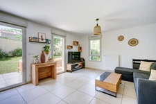 Sainte-Foy-lès-Lyon – Appartement T3 de 66 m² avec jardin privatif de 108 m², terrasse, balcon et garage