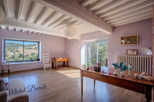 Ancienne ferme : 205m2 habitables, 5 chambres sur terrain de 16.000m2 à MONTROMANT (69)