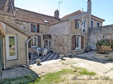 OZOUER-LE-VOULGIS – DU CHARME, DE BEAUX VOLUMES, 4 CHAMBRES ET UN JARDIN