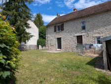 Ensemble immobilier de 2 maisons accolées sur plus de 900 m² à Provins même.