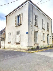 IMMEUBLE à rénover avec surface commerciale et appartement "CHAUMES EN BRIE"