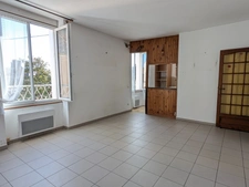 CHAUMES-EN-BRIE – CENTRE-BOURG – UN APPARTEMENT  58 m² LUMINEUX À RÉINVENTER !