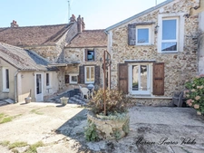 OZOUER-LE-VOULGIS – DU CHARME, DE BEAUX VOLUMES, 4 CHAMBRES ET UN JARDIN