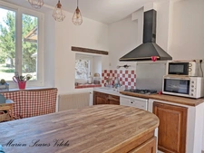 OZOUER-LE-VOULGIS – DU CHARME, DE BEAUX VOLUMES, 4 CHAMBRES ET UN JARDIN