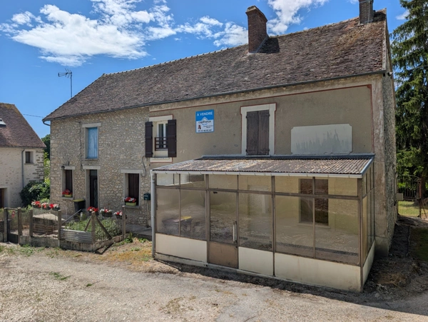 Ensemble immobilier de 2 maisons accolées sur plus de 900 m² à Provins même.