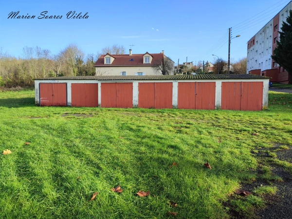 A Vendre ensemble de garages sur terrain constructible situé dans la jolie ville de PROVINS (77)