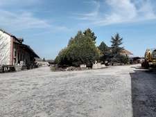 4 200 m² de bâtiments sur plus de 11 600 m2 de terrain. PROVINS(77)