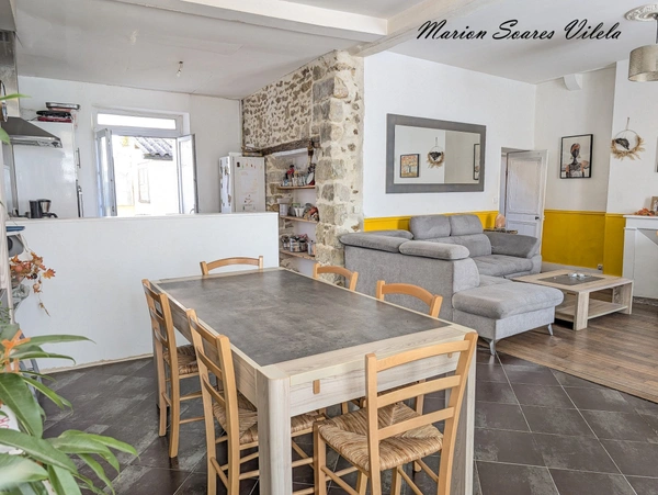 Maison de caractère de 99 m² avec cour + grenier aménageable.