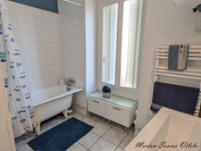 Immeuble- Local + beau duplex avec extérieur-CHAUMES-EN-BRIE centre.